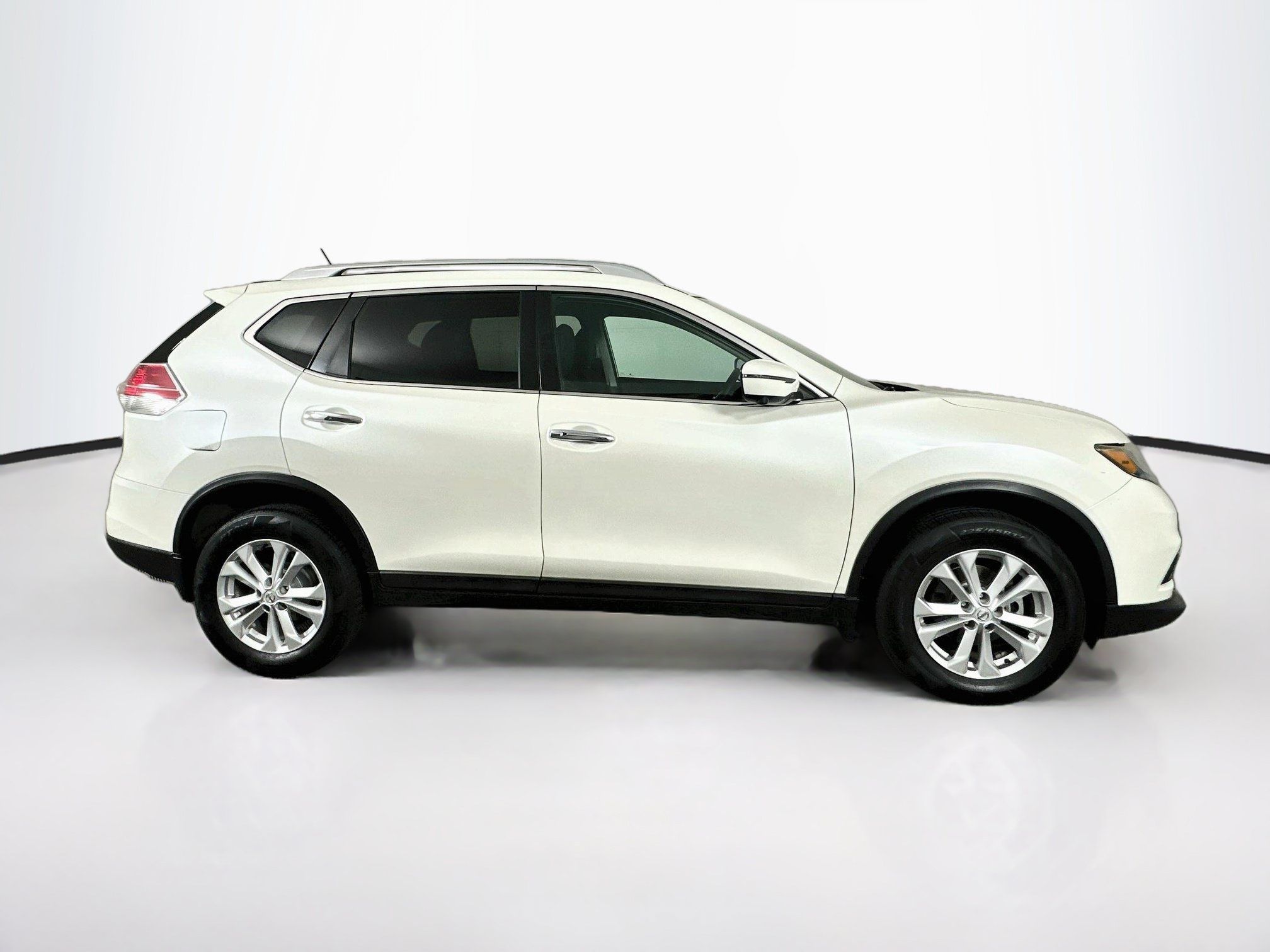 Used 2016 Nissan Rogue SV w/ SV Premium Package AWD/4WD image 10