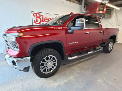Used 2026 Chevrolet Silverado 2500 LTZ w/ LTZ Convenience Package AWD/4WD image 2