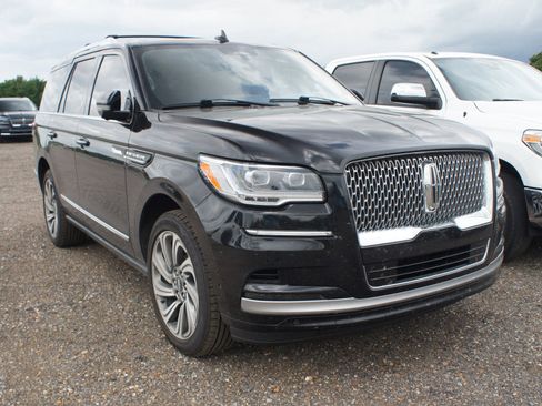 Used 2022 Lincoln Navigator Reserve AWD/4WD image 3