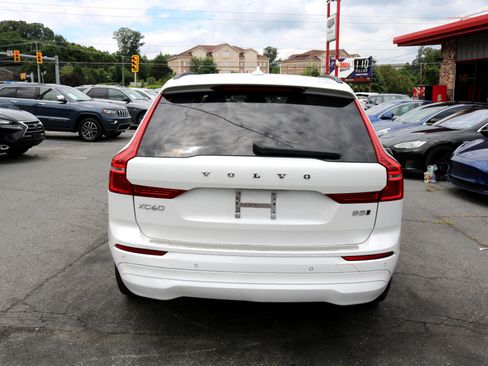 Used 2022 Volvo XC60 B5 Momentum image 3
