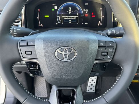 New 2026 Toyota Camry Hybrid FWD image 21