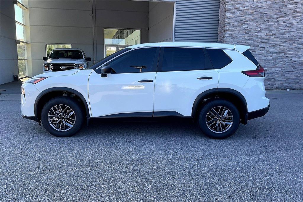 Used 2026 Nissan Rogue S FWD image 8