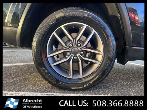 Used 2022 Jeep Grand Cherokee Limited image 33