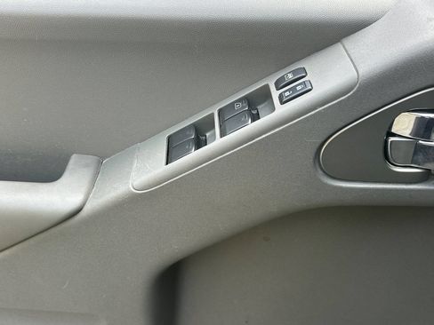Used 2018 Nissan Frontier SV RWD image 12