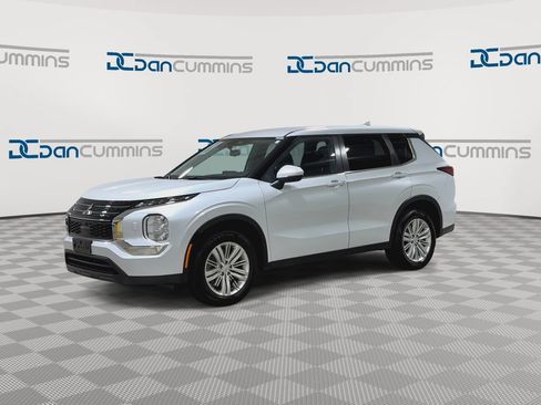 Used 2024 Mitsubishi Outlander ES AWD/4WD image 4