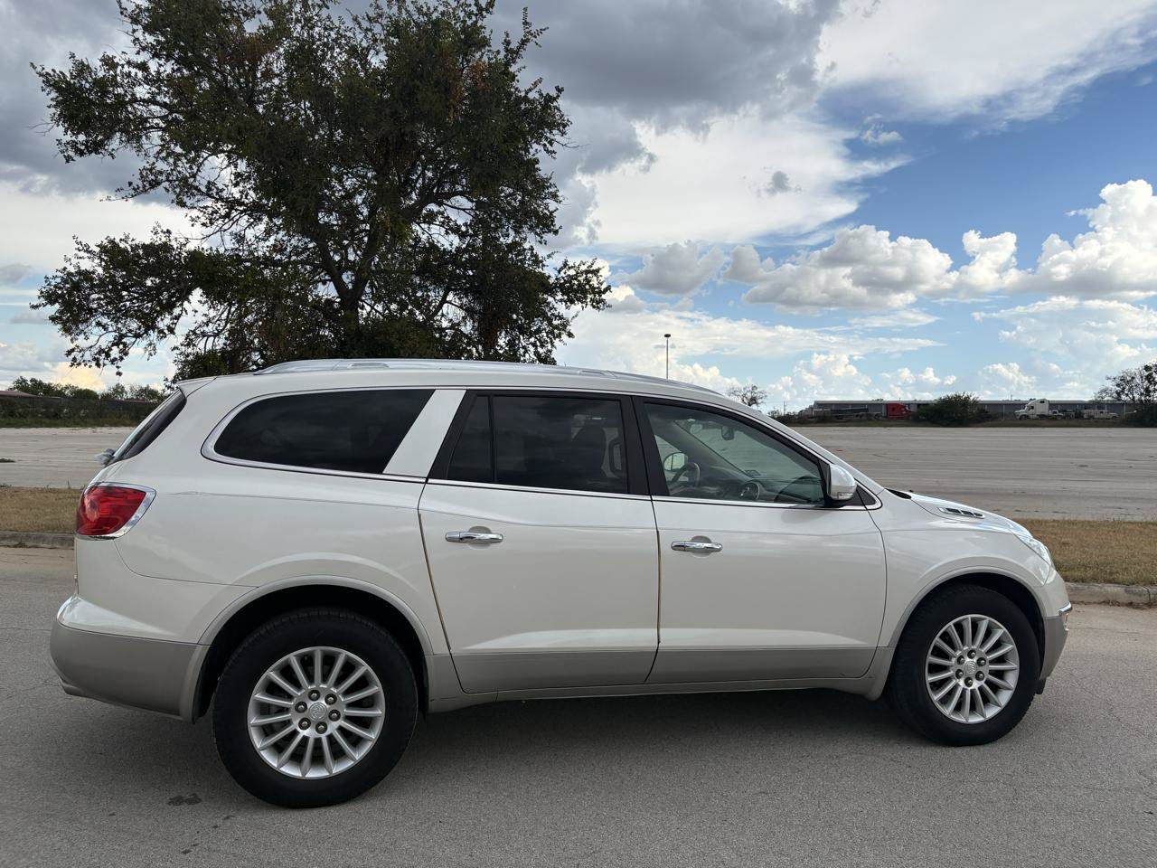 Used 2012 Buick Enclave Leather w/ LPO, Cargo Convenience Pkg FWD image 44