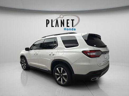 Certified 2023 Honda Pilot Touring image 5
