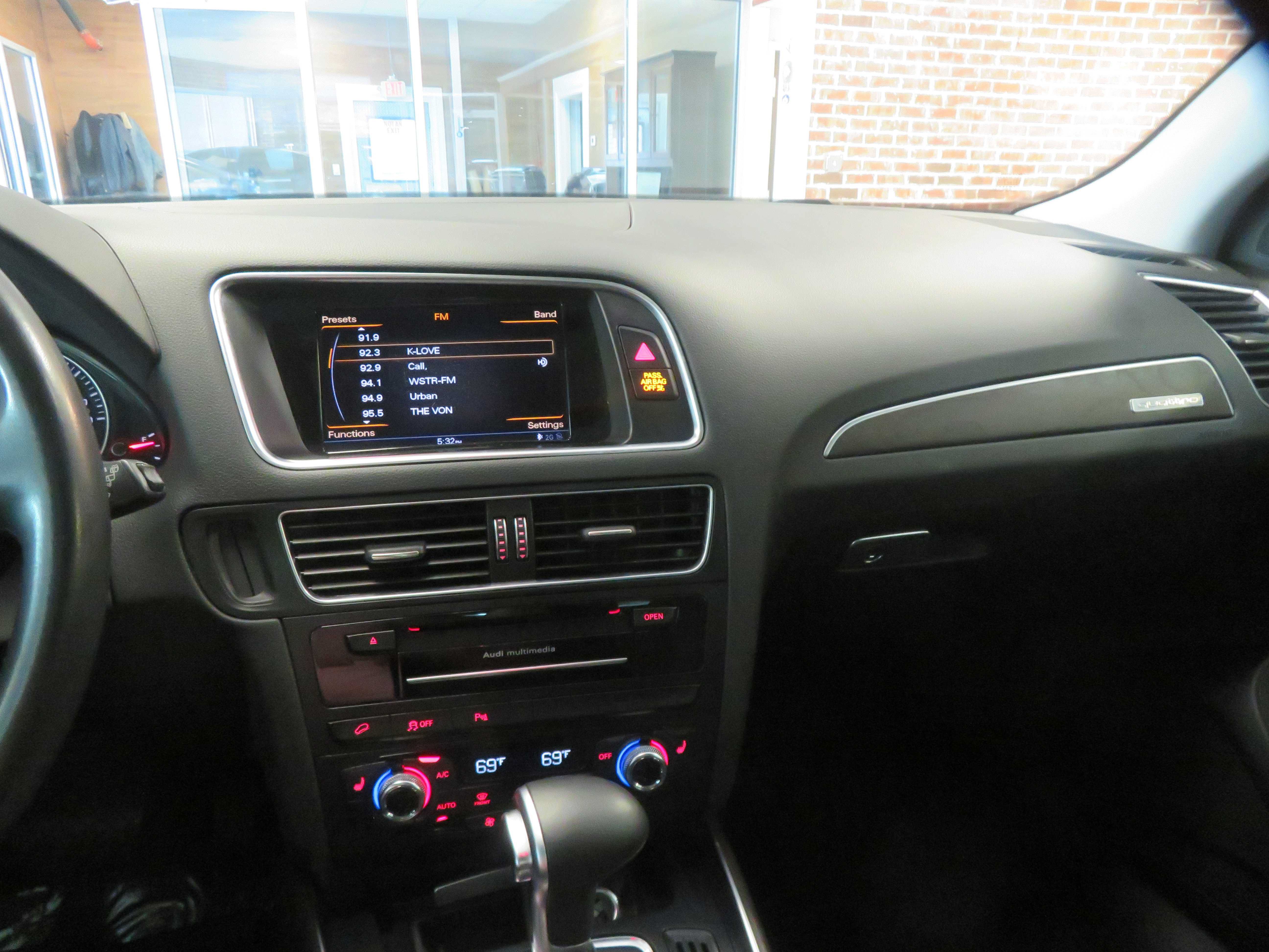 Used 2015 Audi Q5 2.0T Premium Plus w/ Technology Package AWD/4WD image 35
