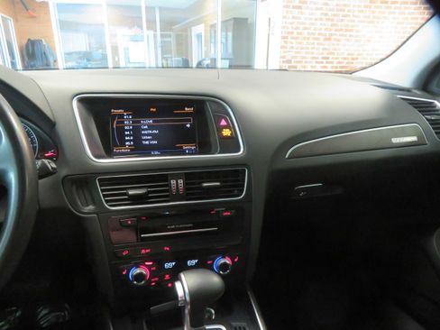 Used 2015 Audi Q5 2.0T Premium Plus w/ Technology Package AWD/4WD image 35