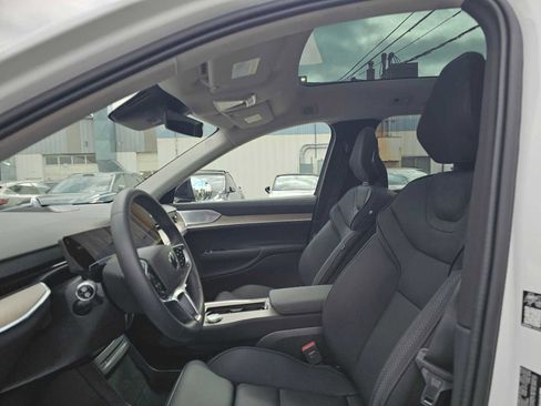 Certified 2025 Volvo EX90 Ultra image 22
