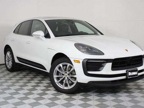 Used 2025 Porsche Macan image 9