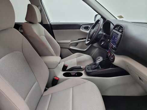 Used 2022 Kia Soul LX image 21