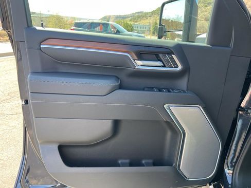 New 2025 GMC Sierra 3500 Denali image 18