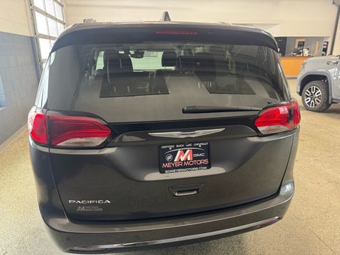 Used 2020 Chrysler Pacifica Touring-L Plus image 6