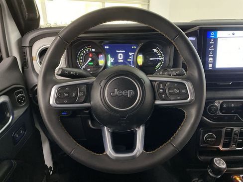 Used 2024 Jeep Wrangler Sahara image 19