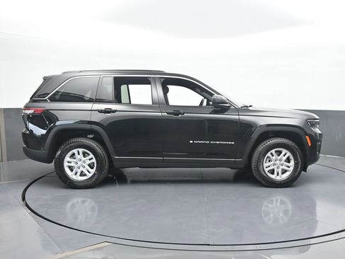 Used 2025 Jeep Grand Cherokee Laredo AWD/4WD image 7
