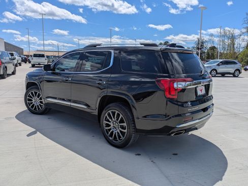 Used 2023 GMC Acadia Denali w/ Black Diamond Edition image 5