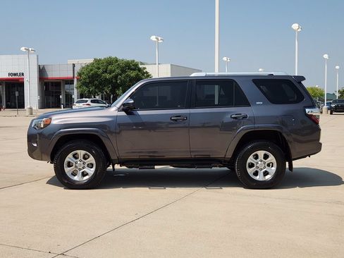 Used 2016 Toyota 4Runner SR5 AWD/4WD image 4