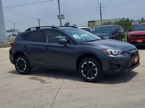 Used 2022 Subaru Crosstrek 2.0i Premium w/ Moonroof Package AWD/4WD image 2