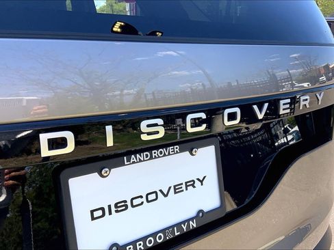 Used 2025 Land Rover Discovery S AWD/4WD image 9