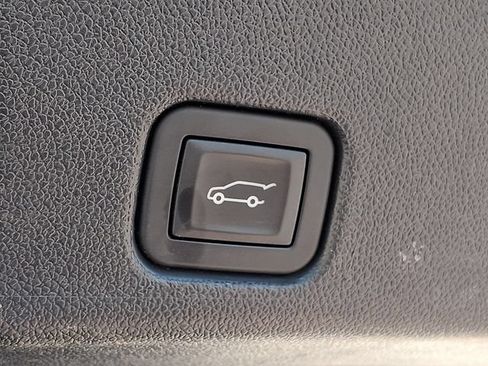 Used 2025 Chevrolet Traverse High Country w/ LPO, Floor Liner Package FWD image 34