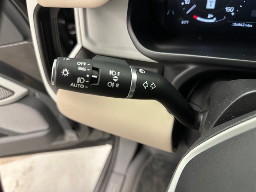 Used 2023 Land Rover Defender 130 SE AWD/4WD image 24