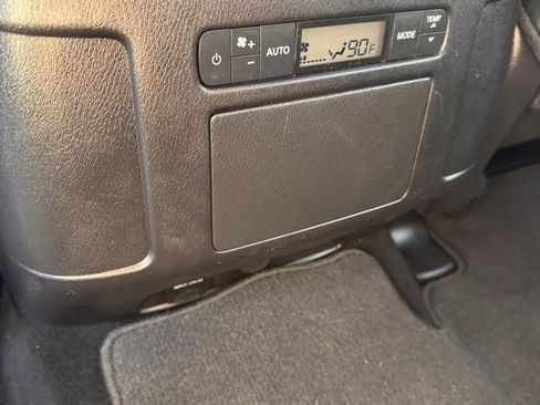 Used 2024 Nissan Armada SL w/ Captain's Chairs Package image 18