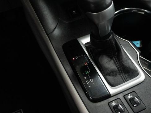 Used 2018 Toyota Highlander XLE image 31