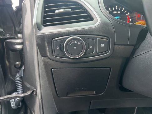 Used 2020 Ford Edge SE image 22