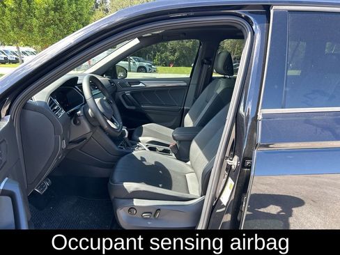 Certified 2024 Volkswagen Tiguan SE R-Line image 9