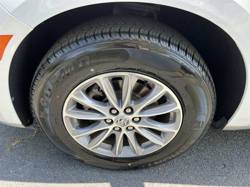 Used 2024 Buick Enclave Premium FWD image 9