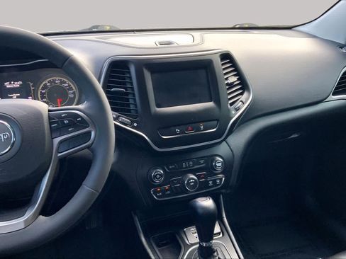 Used 2021 Jeep Cherokee Latitude Plus FWD image 7