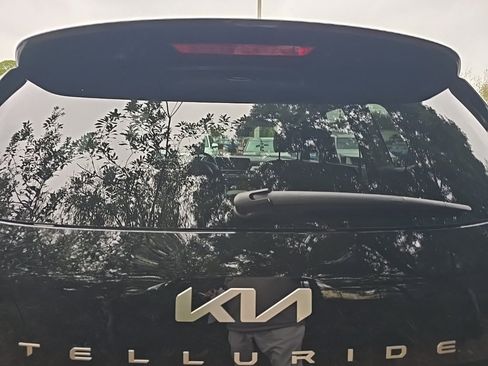 Certified 2025 Kia Telluride S image 5