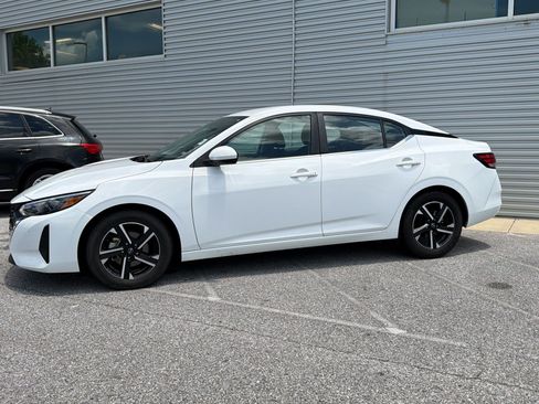 Used 2024 Nissan Sentra SV FWD image 2
