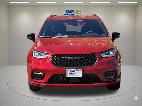New 2026 Chrysler Pacifica Select w/ S Appearance Package FWD image 4