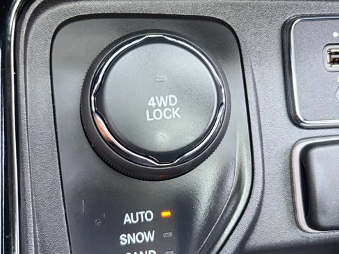 Used 2018 Jeep Compass Limited w/ Navigation Group AWD/4WD image 15
