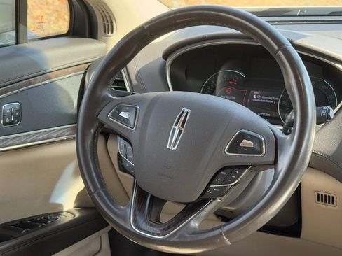 Used 2017 Lincoln MKX Select w/ Lincoln MKX Climate Package image 12