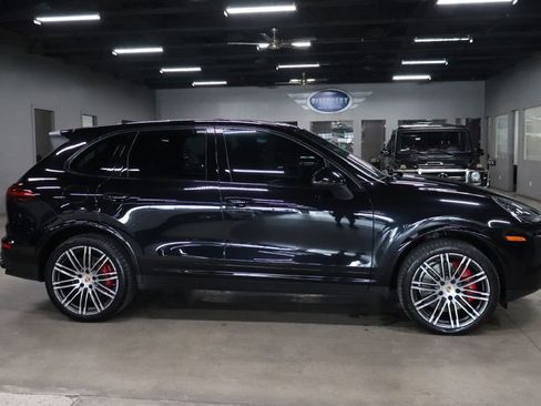 Used 2017 Porsche Cayenne Turbo image 6