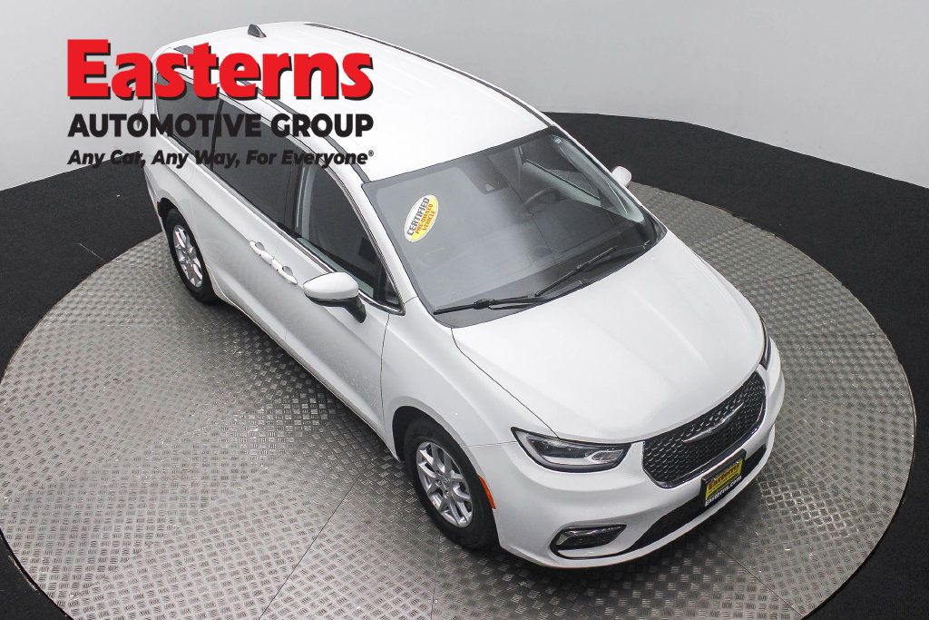 Used 2023 Chrysler Pacifica Touring-L FWD image 5
