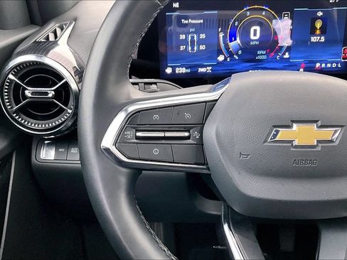 Used 2025 Chevrolet Equinox LT AWD/4WD image 23