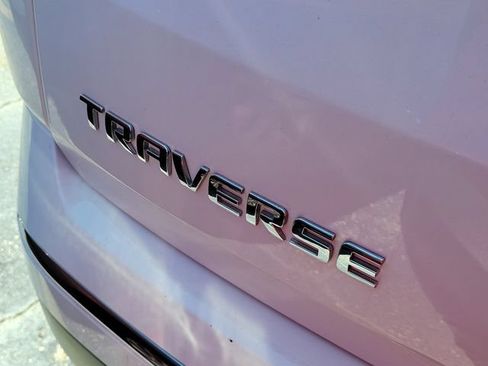 Used 2023 Chevrolet Traverse Premier FWD image 5