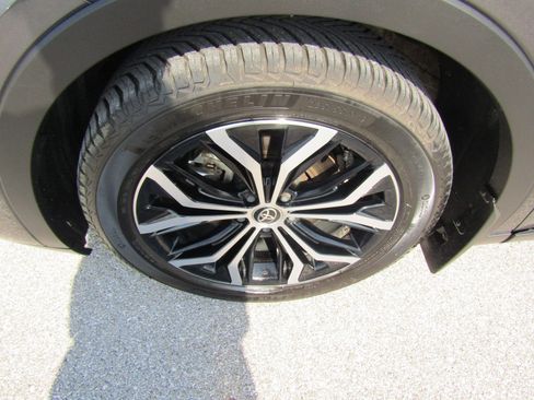 Used 2023 Toyota Crown image 9