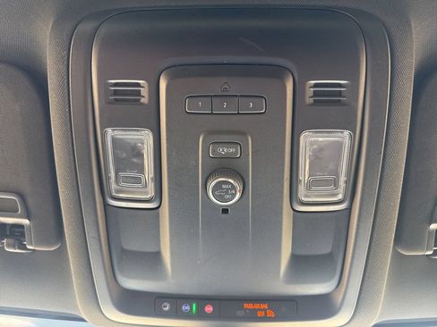 Used 2022 Chevrolet Suburban Z71 AWD/4WD image 23