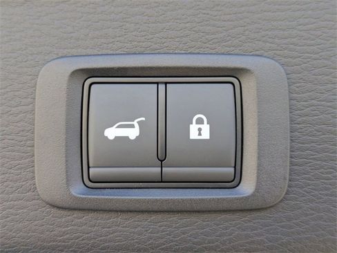 New 2025 Mitsubishi Outlander SE image 14