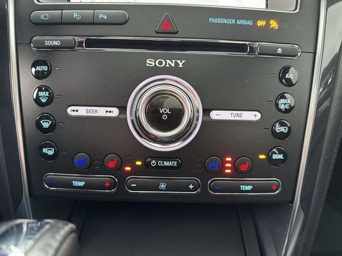 Used 2018 Ford Explorer Platinum image 18