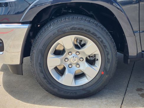 New 2026 RAM 1500 4x4 Crew Cab image 11