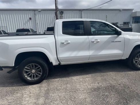 Used 2024 Chevrolet Colorado LT w/ LT Convenience Package image 9
