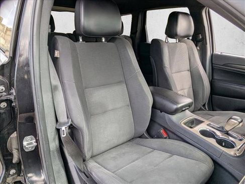 Used 2016 Jeep Grand Cherokee Laredo image 18