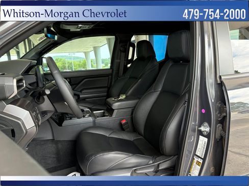 Used 2025 Toyota Tacoma SR5 AWD/4WD image 9