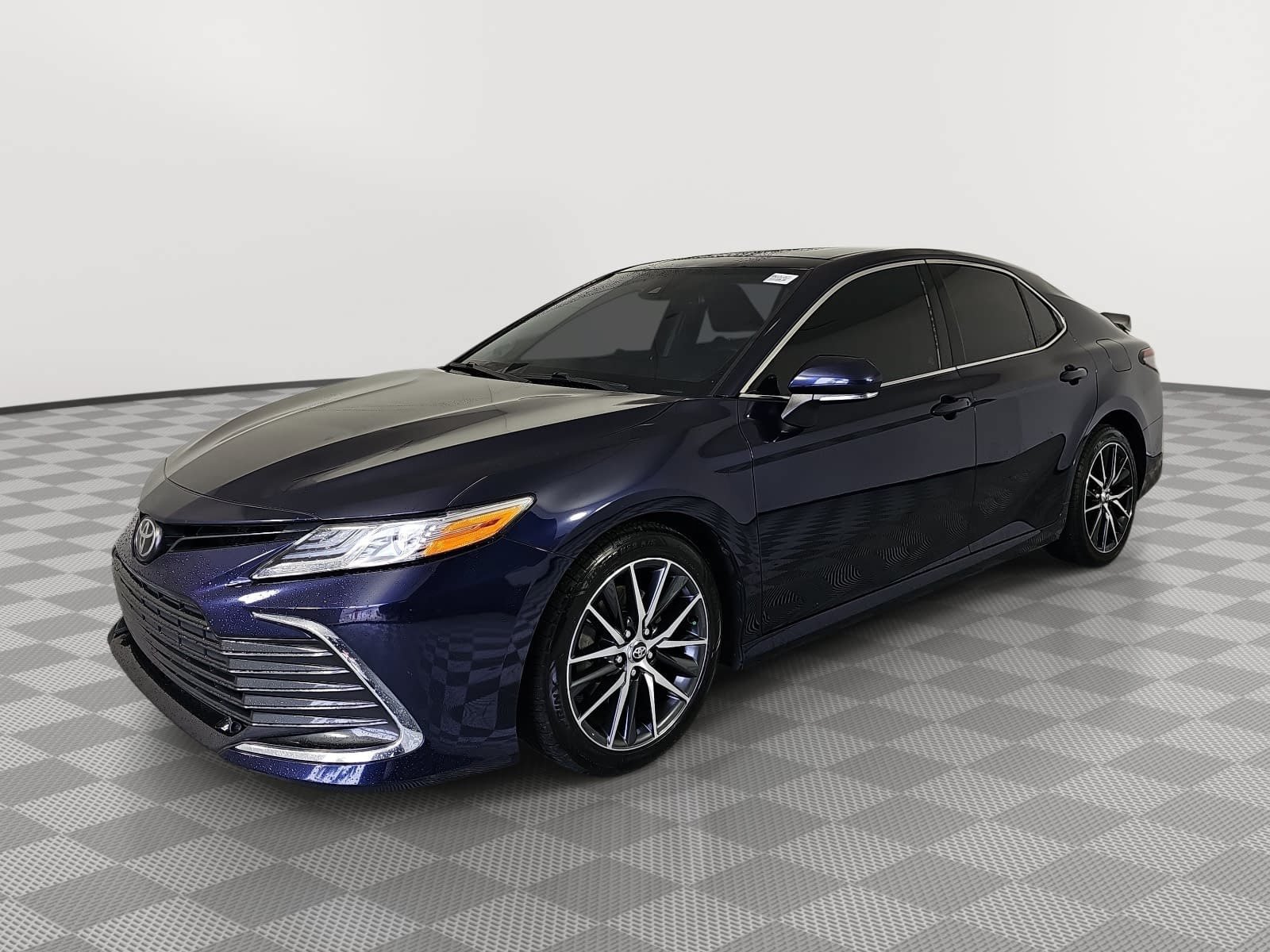 Used 2022 Toyota Camry XLE FWD image 4